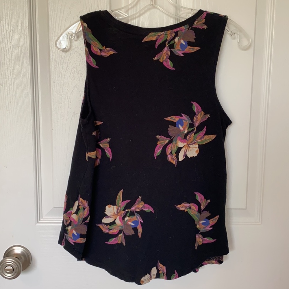 Floral Tank 🌸 - Picture 3 of 4